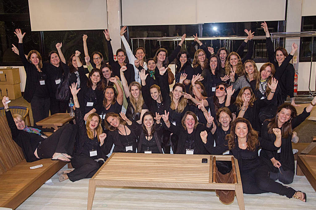 Parte da equipe que trabalhou conosco no segundo dia, comemorando o sucesso do evento.