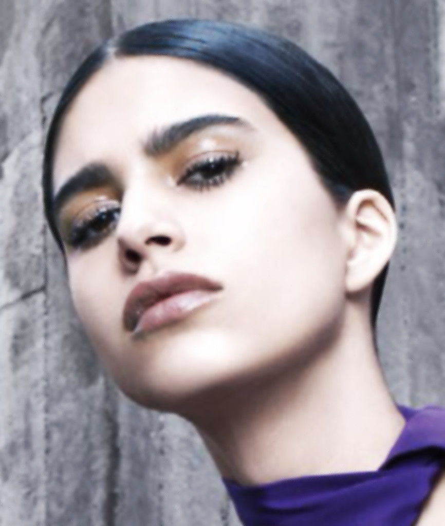Dourado acobreado na campanha da Prada, olhos e boca.