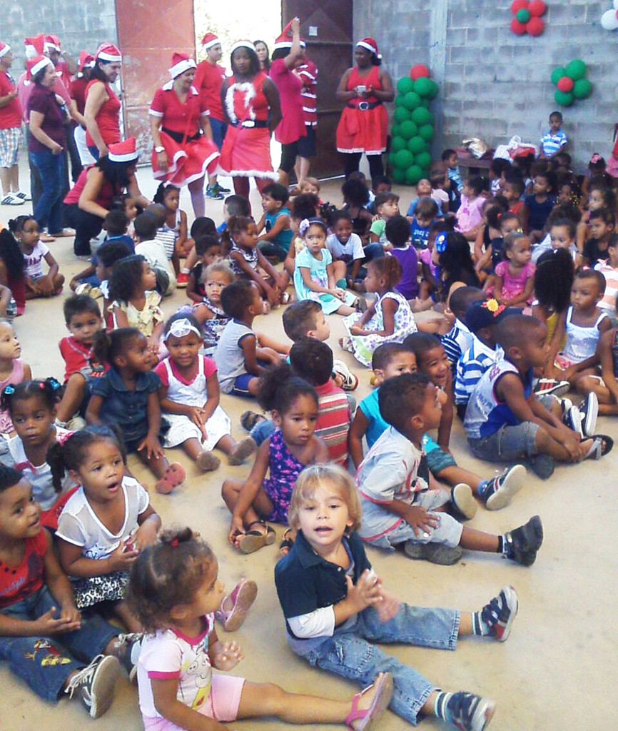Festa de Natal 2014 da Creche Nossa Senhora de Nazaré ( Casa Maternal N.S.Nazaré) em Santa Cruz